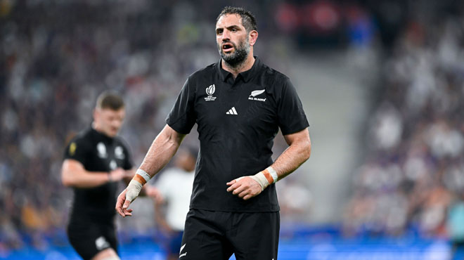 Dos leyendas de los All Blacks divididas sobre el posible regreso de Sam Whitelock