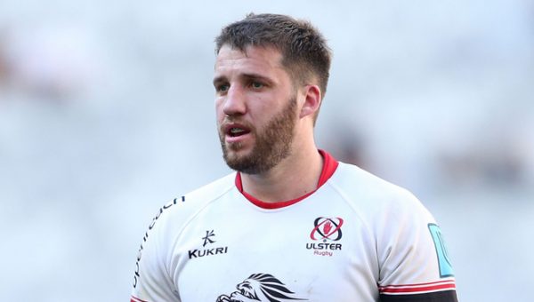 Stuart McCloskey lidera la carga del Ulster mientras aumentan las esperanzas de los play-offs con la victoria sobre los Scarlets.